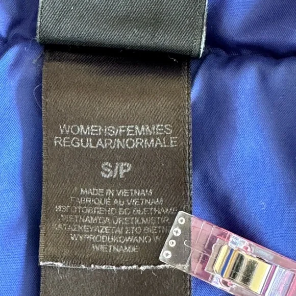 The North Face Women's White and Navy Puffer Vest - Picture 3 of 5